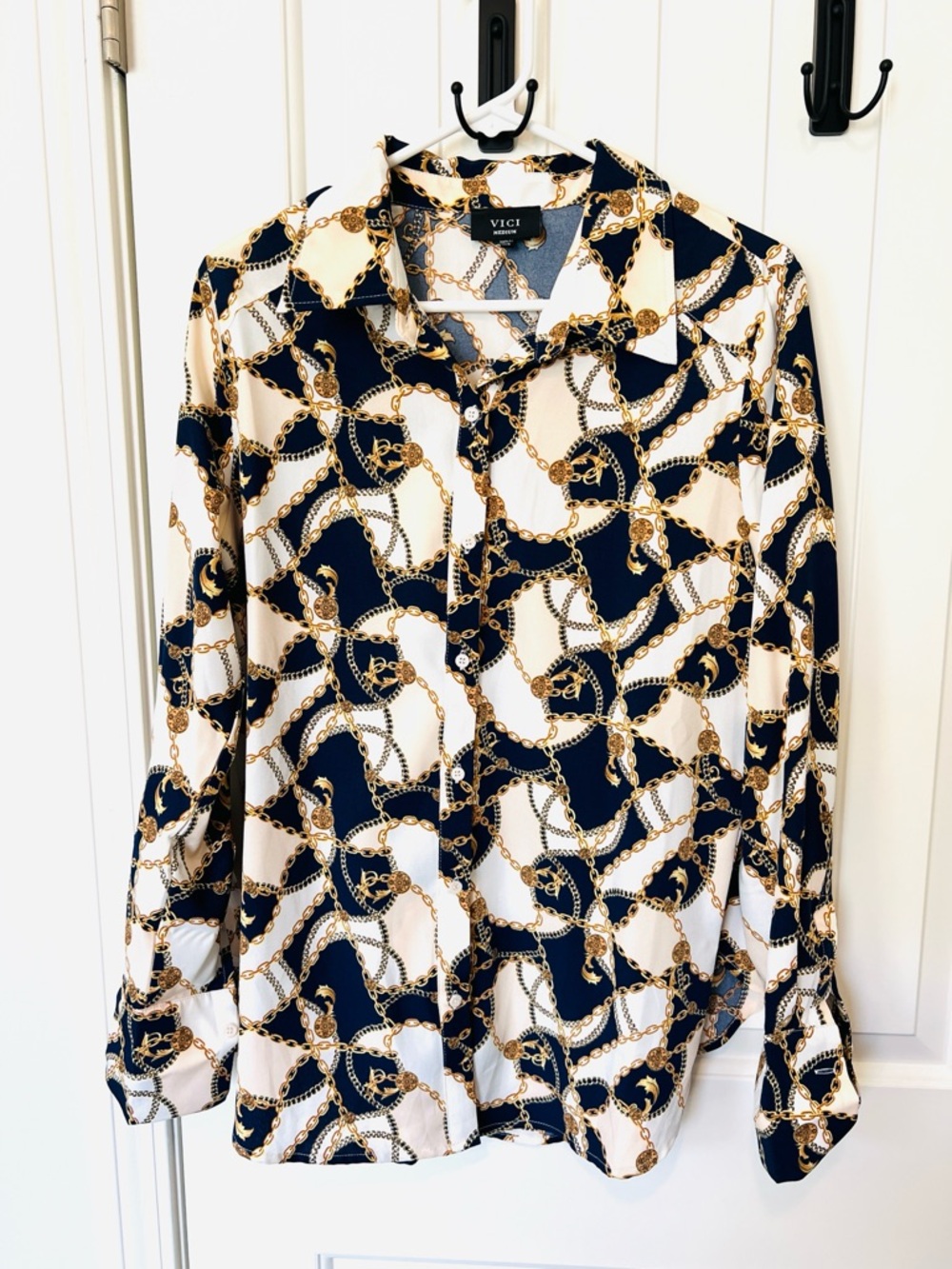 VICI Navy, Cream & Gold Chain Print Button-Up Blouse - Medium